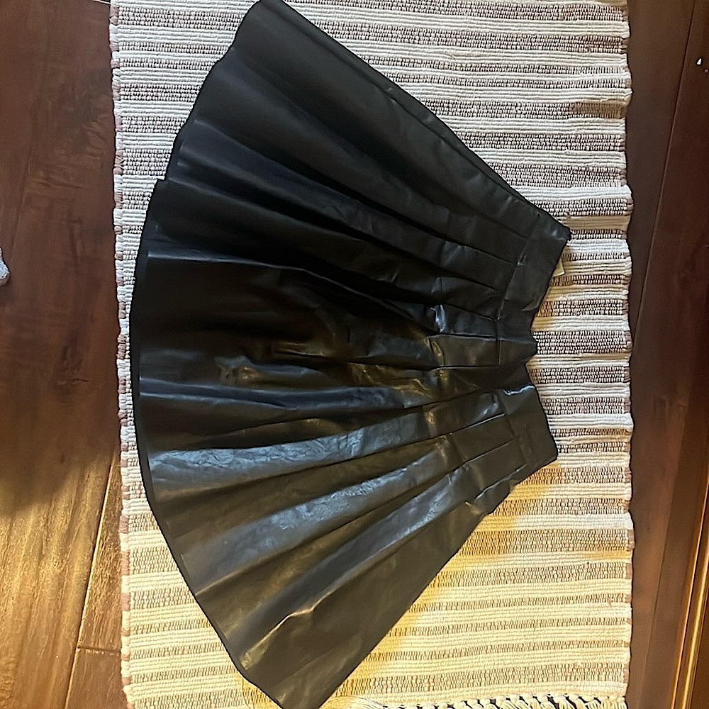 SHEIN black accordion pleat faux leather mini skirt black